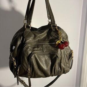 [SOLD ON DEPOP] Green Shoulder Bag with Slouchy Design and Versatile Straps